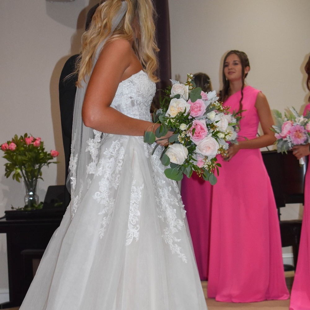A Line wedding dress - Picture 11 of 12